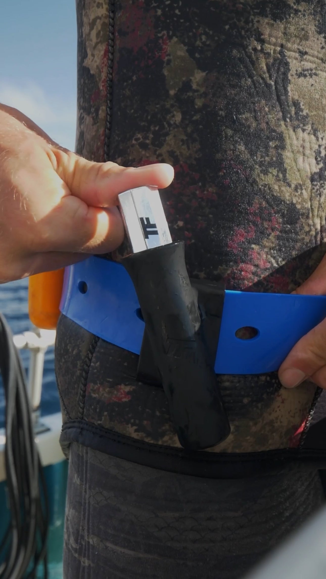 Throw Flasher Holster - Black